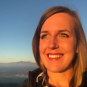 Meet your Posher, Halli